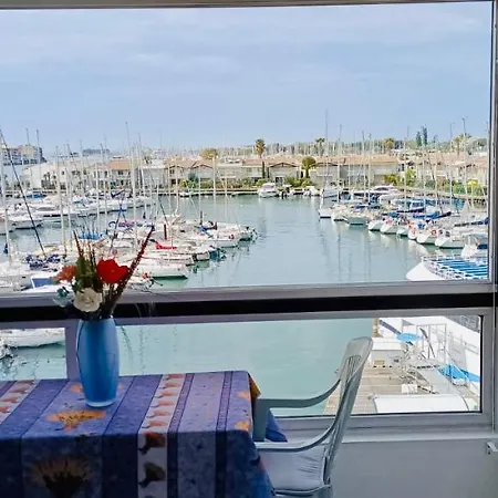 Face Au Port Appartement *