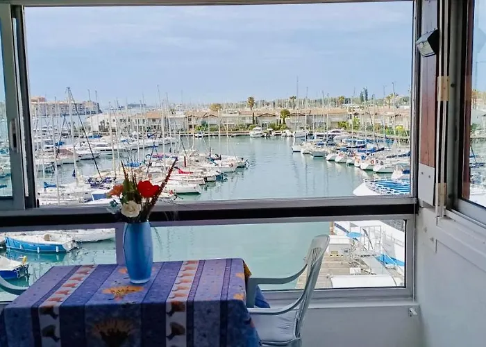 Face Au Port Apartment *