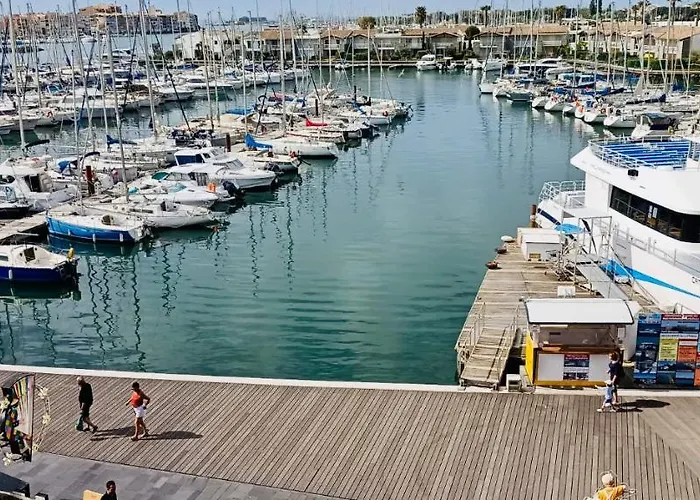 Face Au Port Apartment