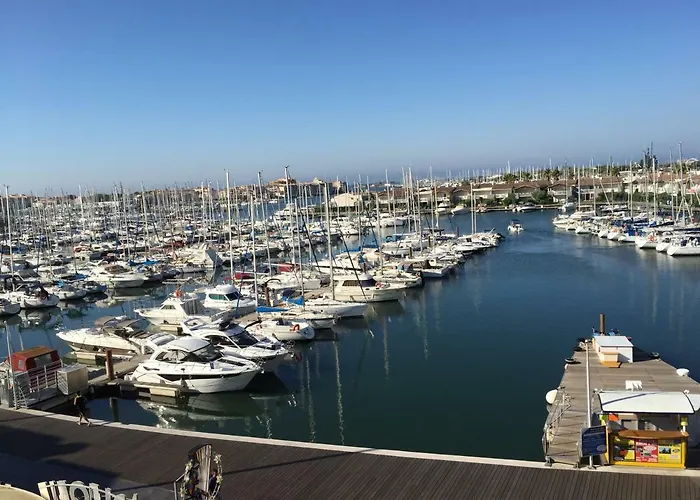 Face Au Port Apartment